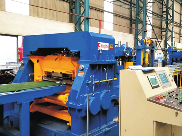 KJF100薄闆(pan)數控高速(su)精密開卷(juan)整平飛剪(jian)定尺橫切(qie)生産線