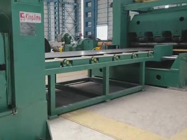 低速(su)厚闆開(kai)卷校平(ping)剪切生(sheng)産線出(chu)口土耳(er)其