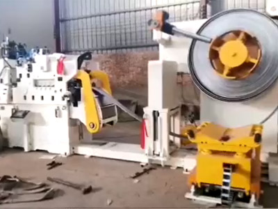 LNCF10-600三機一(yi)體NC高配型(xing)精密料架(jia)矯直送料(liao)機